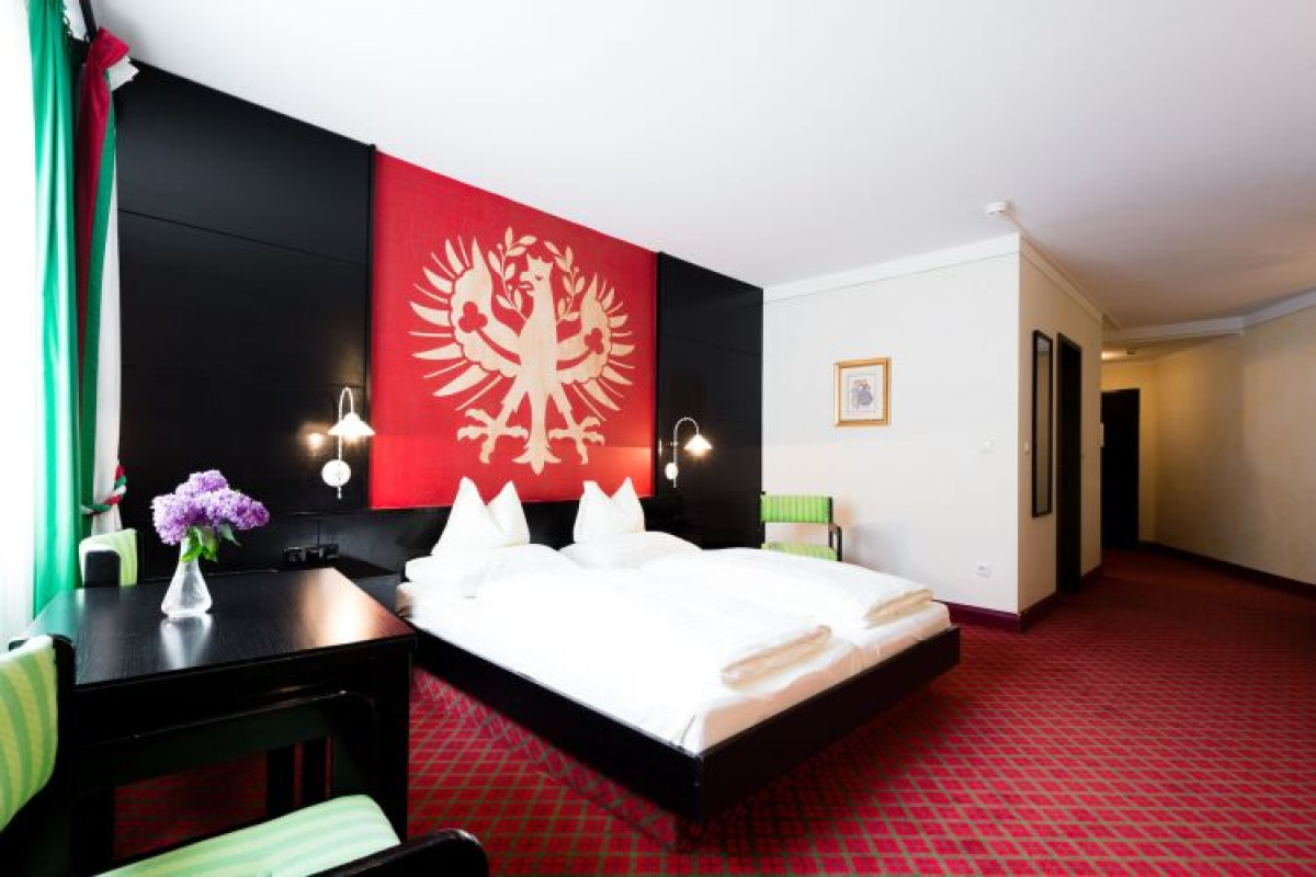 HOTEL SCHROFENSTEIN
