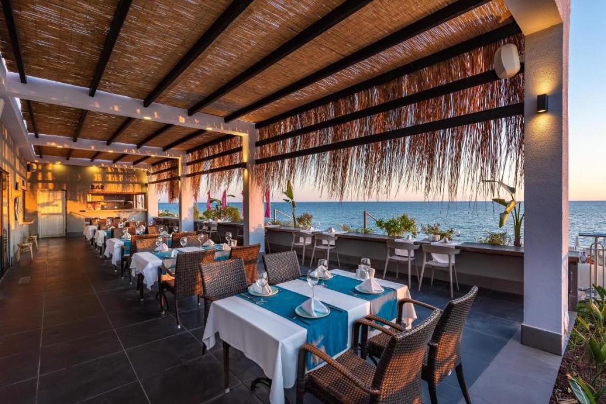 White City Beach Hotel