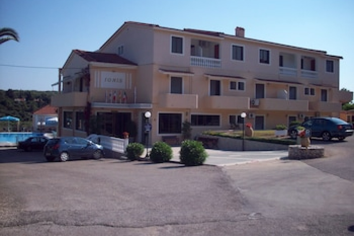 IONIS HOTEL