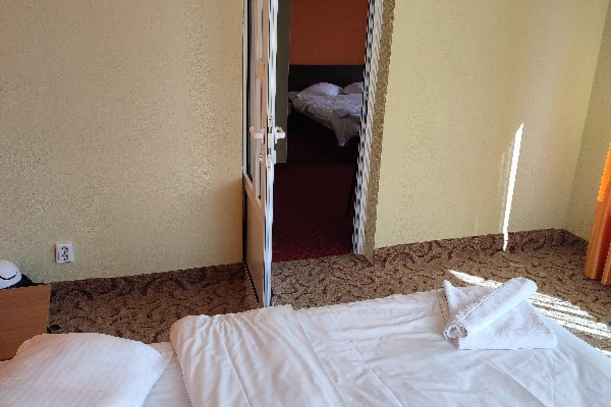 HOTEL IRI.