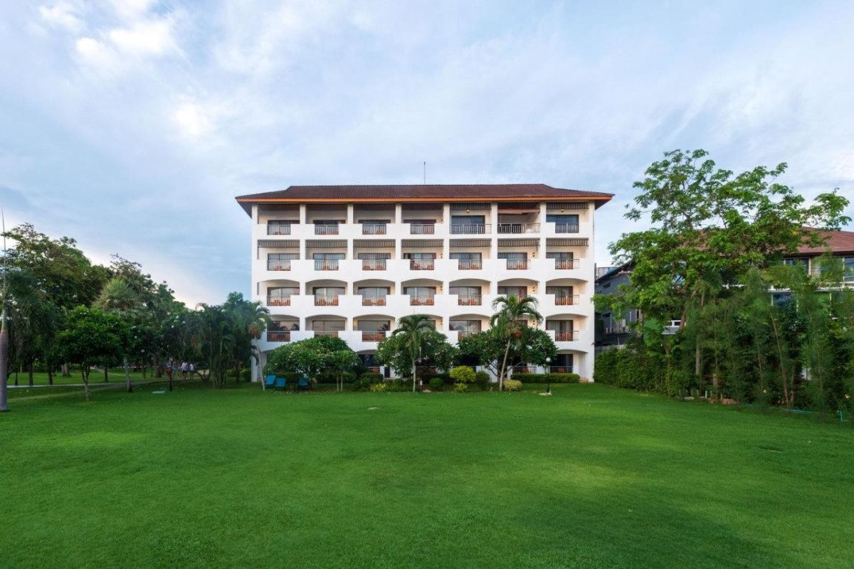 Pinnacle Grand Jomtien Resort & Beach Club