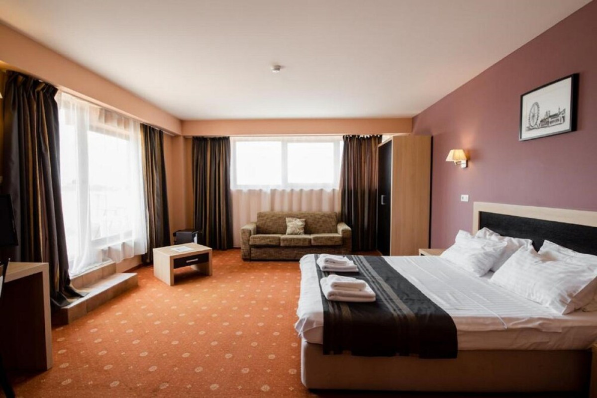 OXFORD INNS  SUITES