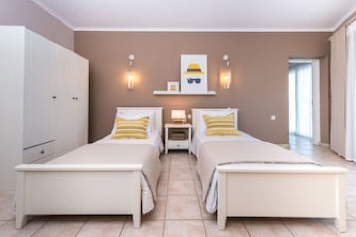 ARKADIA LUXURY HOTEL APARTMENTS