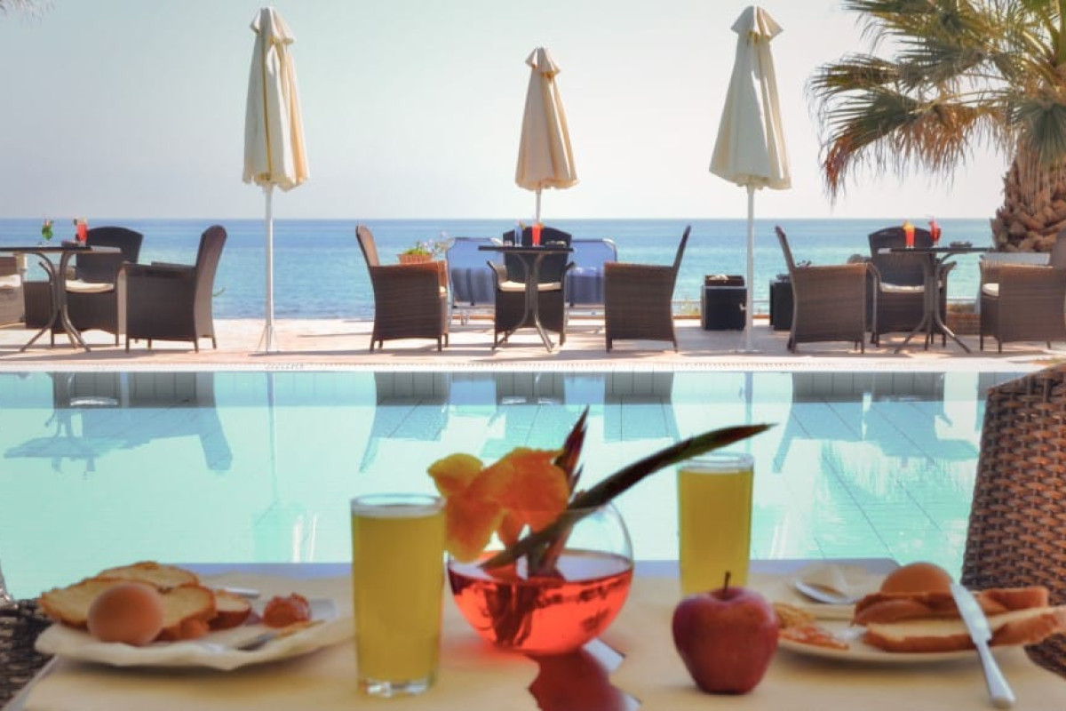 Belussi Beach Hotel & Suites