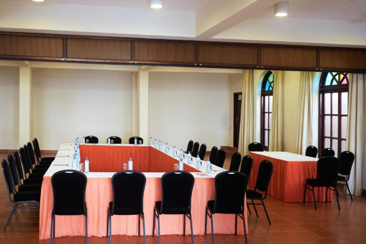 Neptune Beach Resort and Safari Tsavo Explorer RO