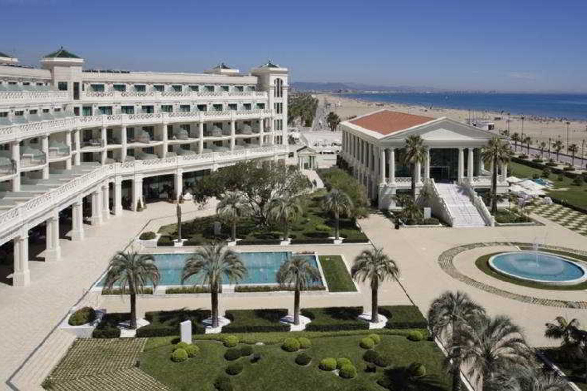 Las Arenas Balneario Resort