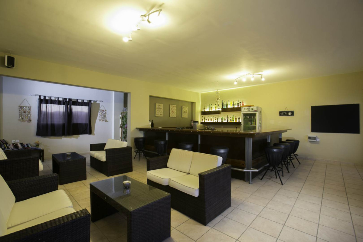 Hillside Studios&Apartments