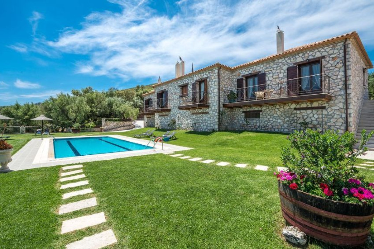 Agrikia Villa - Varvarigos Houses