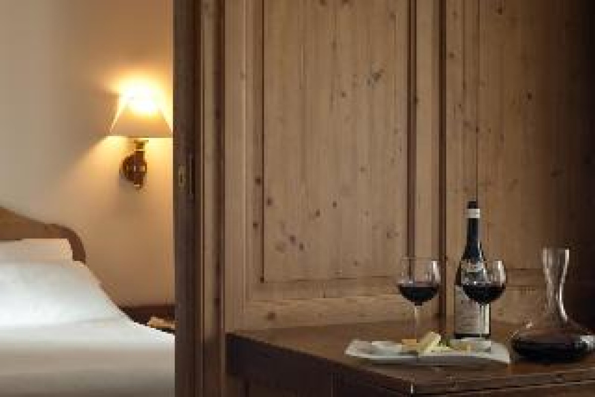 HOTEL ALASKA CORTINA