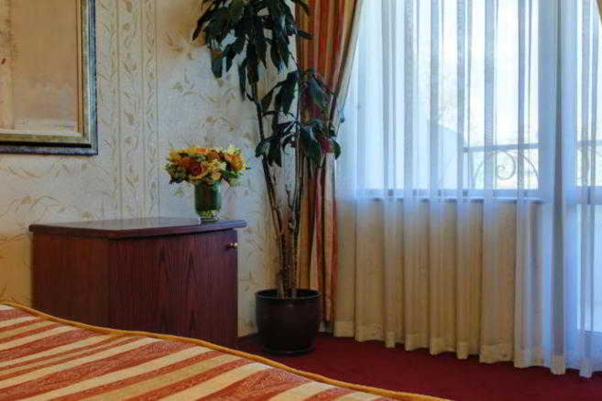 HOTEL CAPITOL