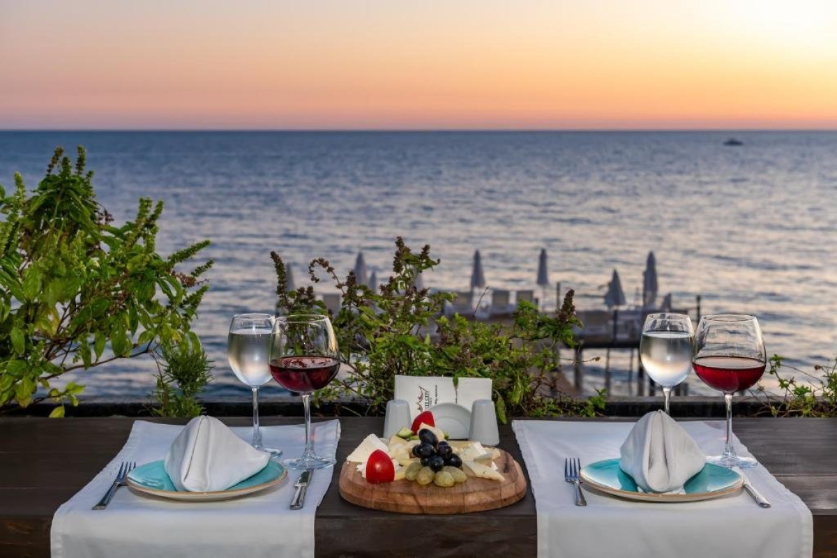 White City Beach Hotel