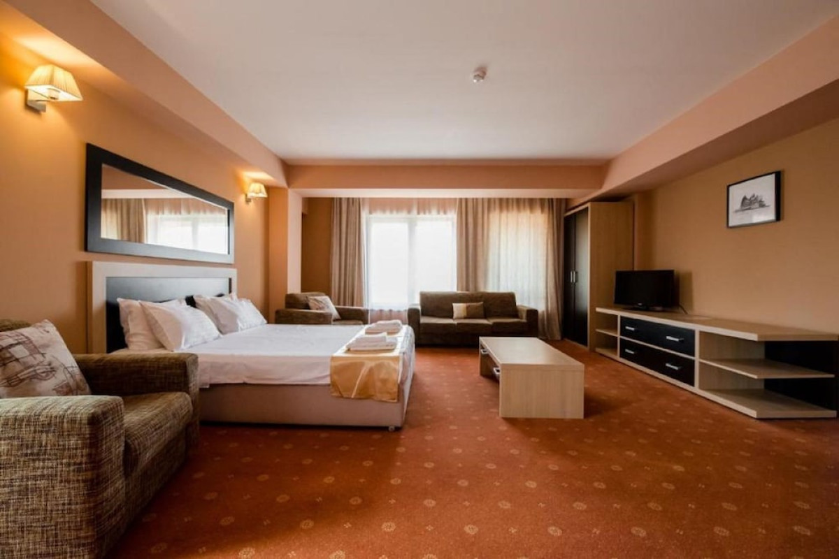 OXFORD INNS  SUITES