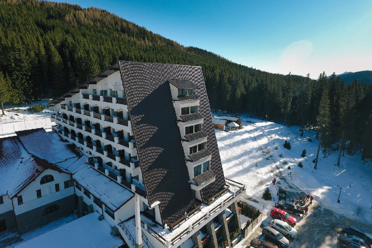 HOTEL PESTERA. - Moroeni - Parcul Natural Bucegi - Cota 1610
