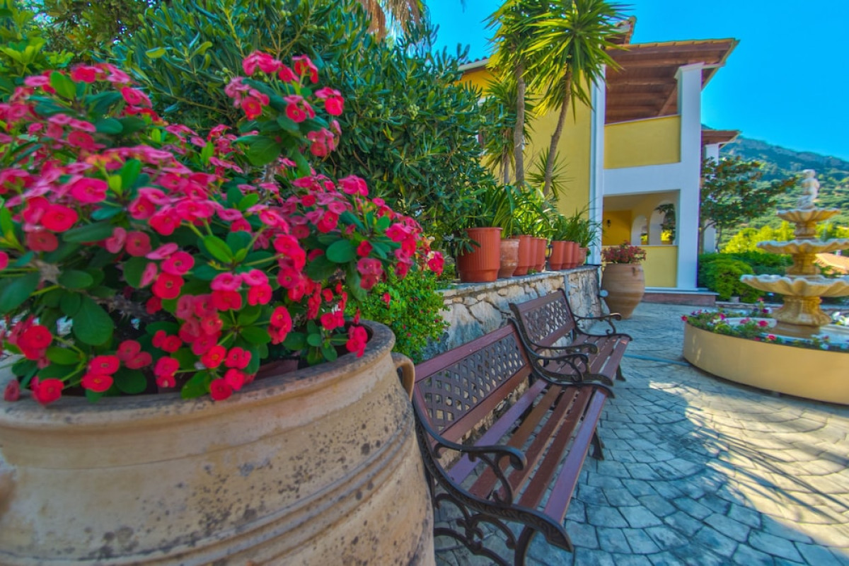 SEA VIEW VILLAGE STUDIOS AND APARTMENTS