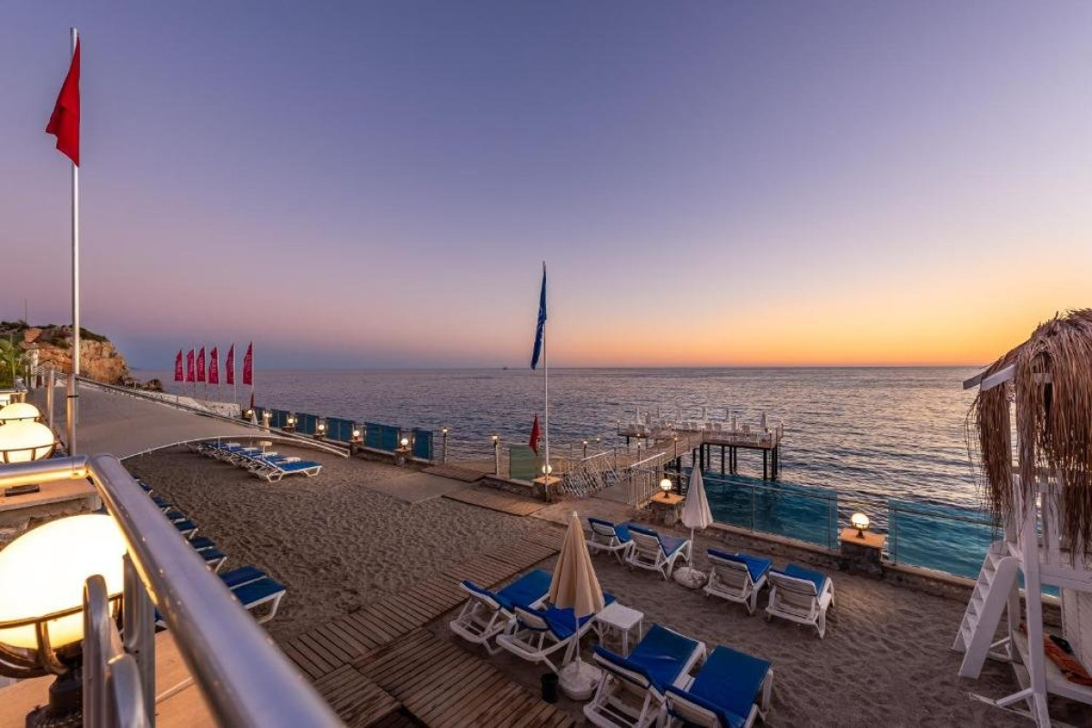 White City Beach Hotel