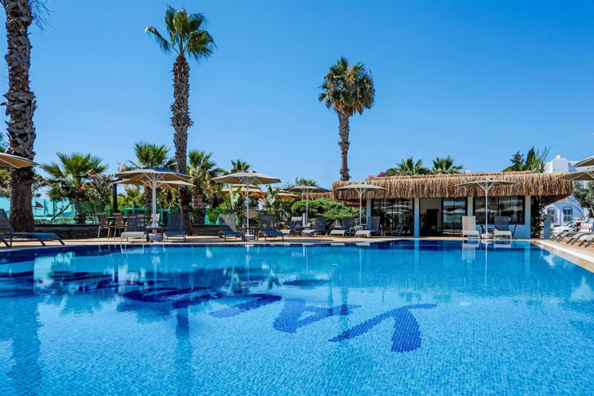 YALIPARK BEACH HOTEL