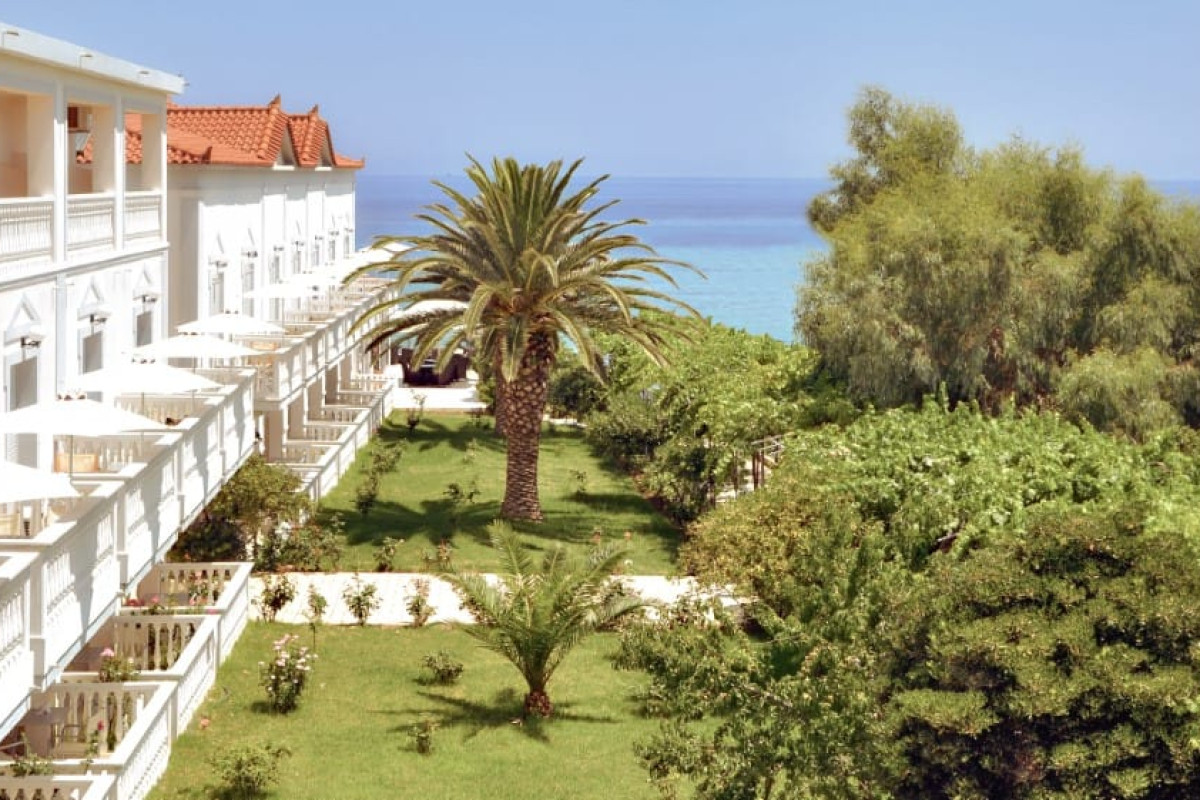 Belussi Beach Hotel & Suites