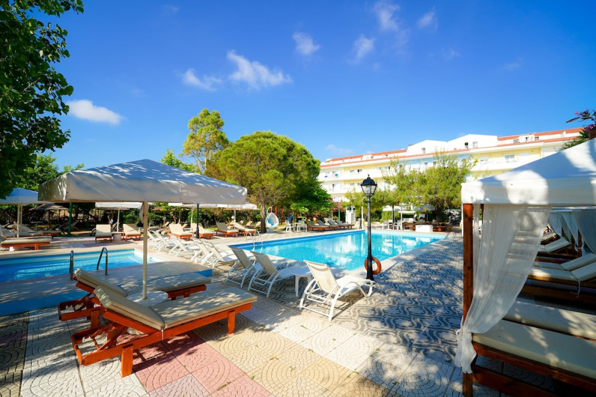SUMMERY HOTEL