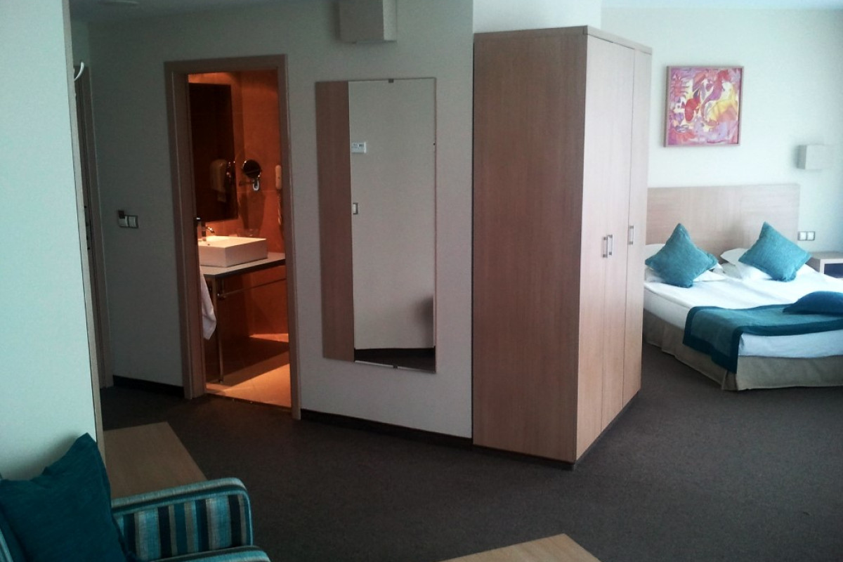 Azalia (St.Constantin:E) 4*