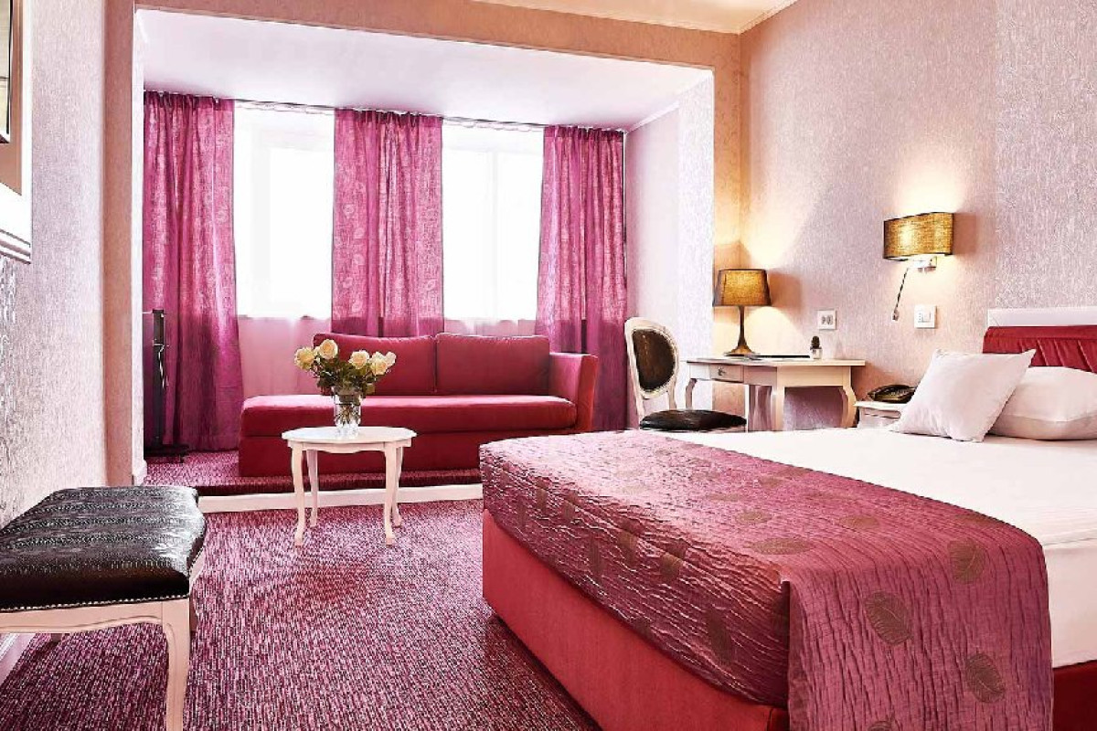 HOTEL CONTINENTAL FORUM.