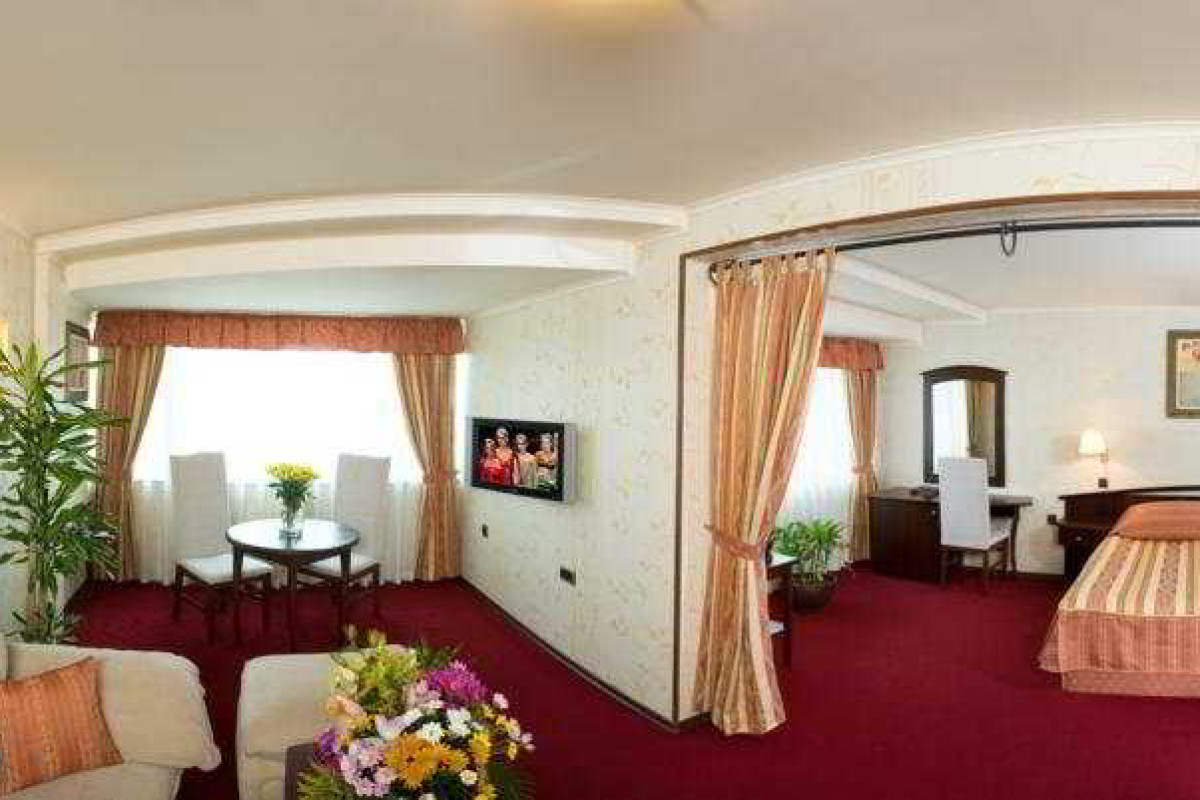 HOTEL CAPITOL