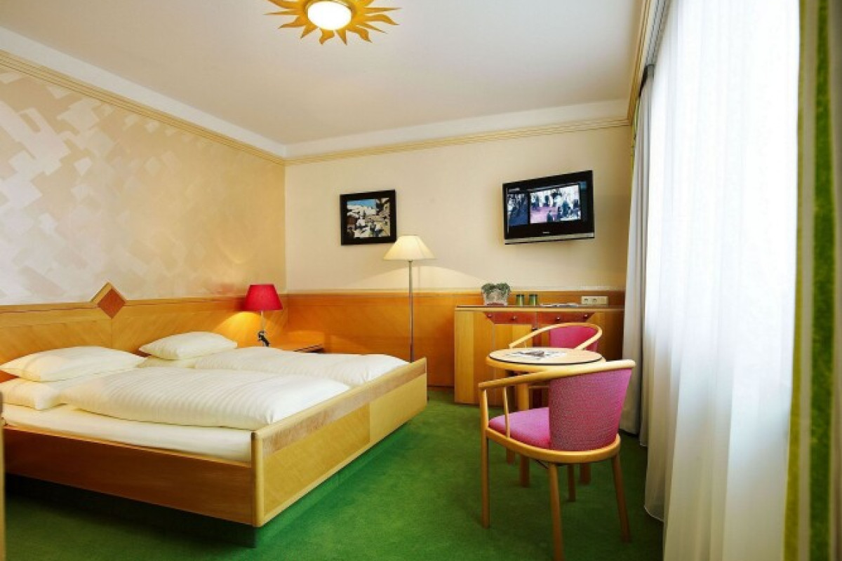 HOTEL SCHROFENSTEIN