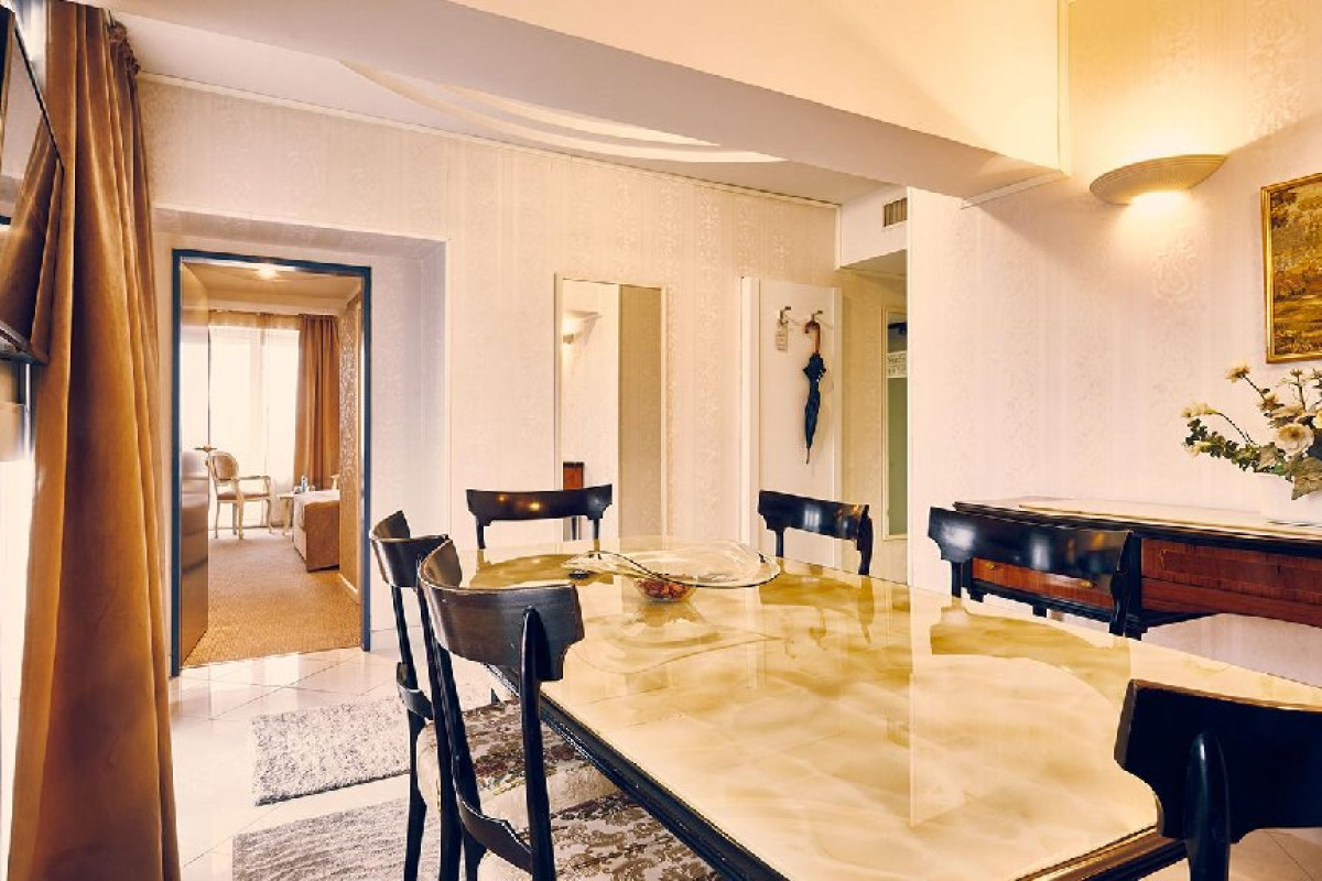 HOTEL CONTINENTAL FORUM.