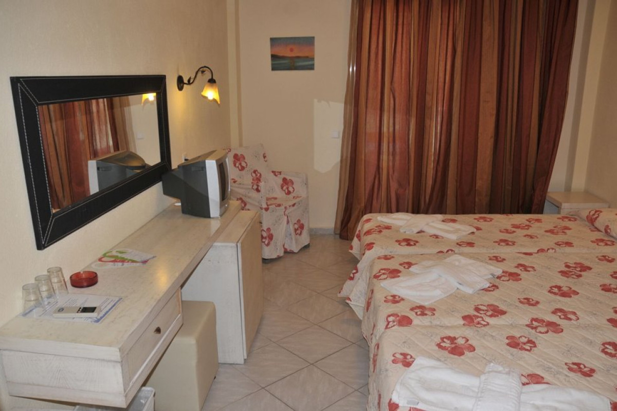 Iraklis Apartments  Keys