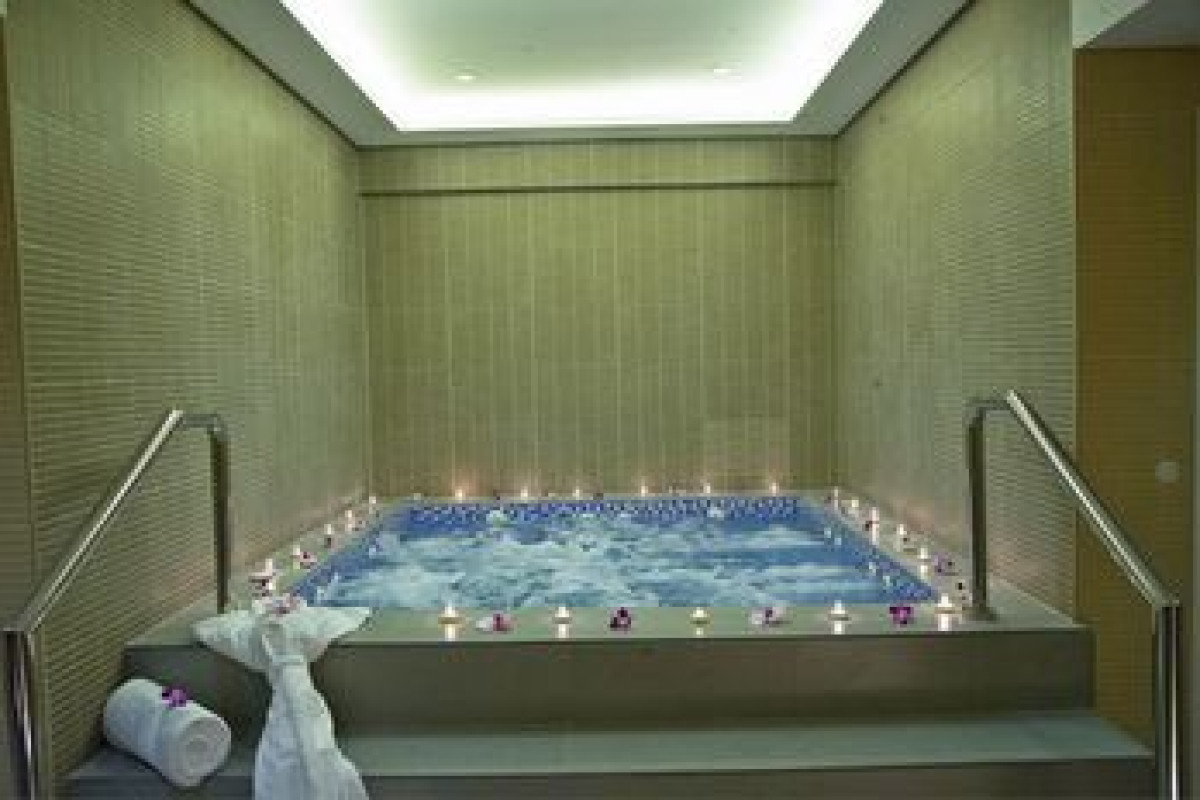 RAMADA BY WYNDHAM ABU DHABI CORNICHE