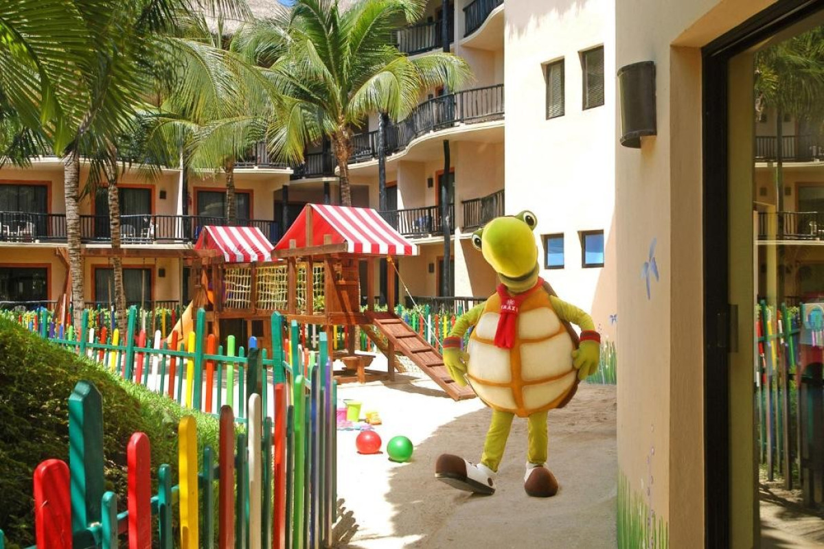 Catalonia Yucatán Beach