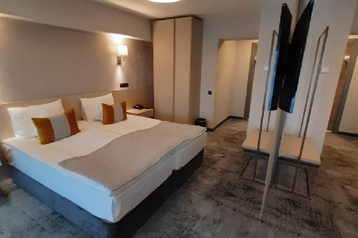 HOTEL UNIVERS T.