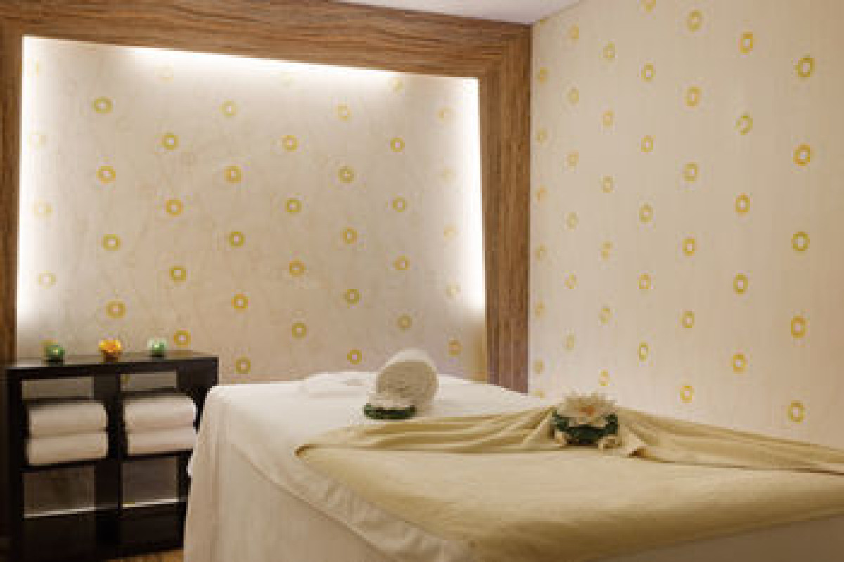 RAMADA BY WYNDHAM ABU DHABI CORNICHE