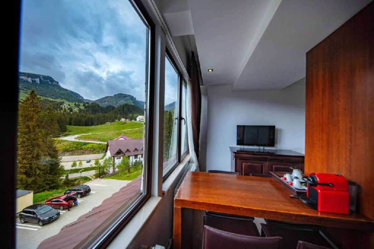 HOTEL PESTERA. - Moroeni - Parcul Natural Bucegi - Cota 1610