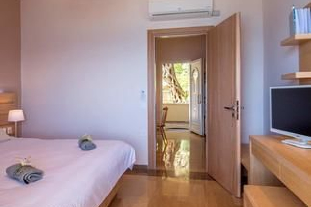 KROUZERI BEACH APARTMENTS