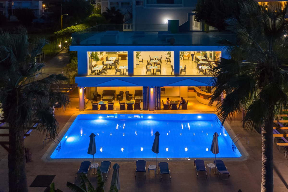 Belussi Beach Hotel & Suites