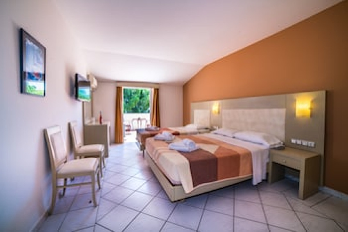 PORTO KOUKLA BEACH HOTEL