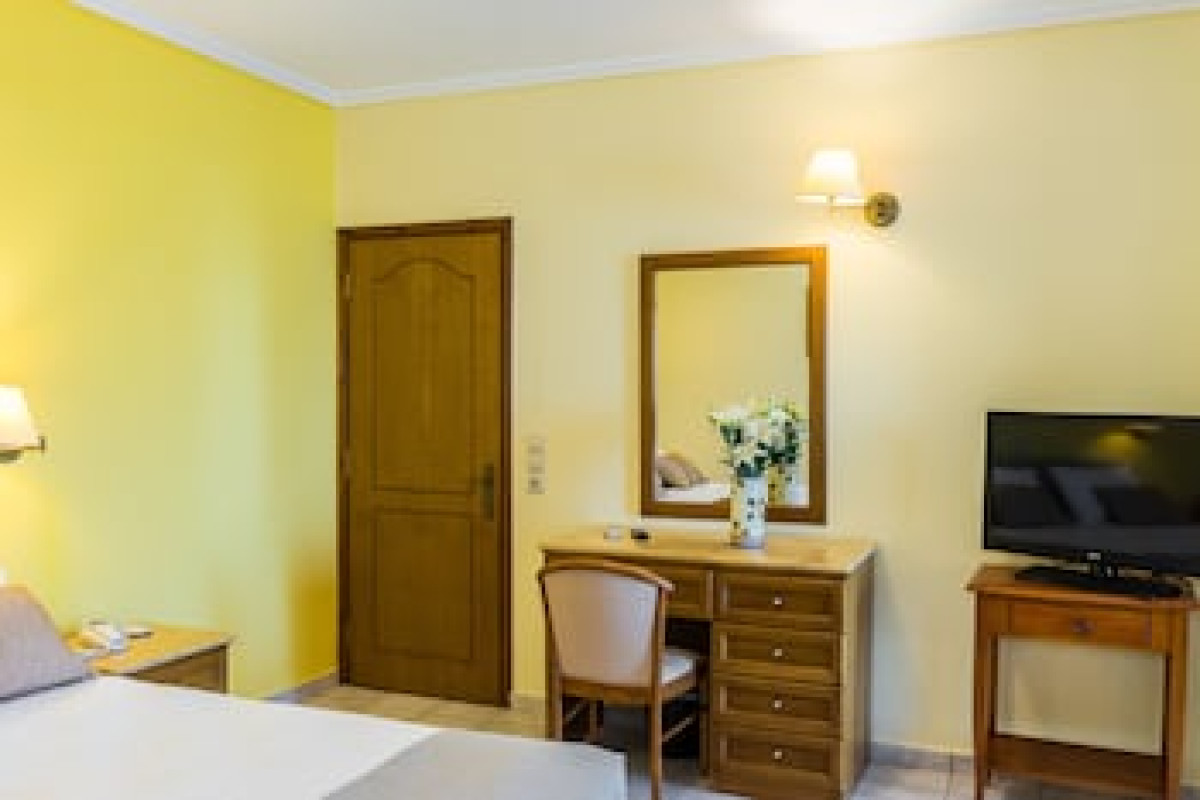 ANDREOLAS LUXURY SUITES
