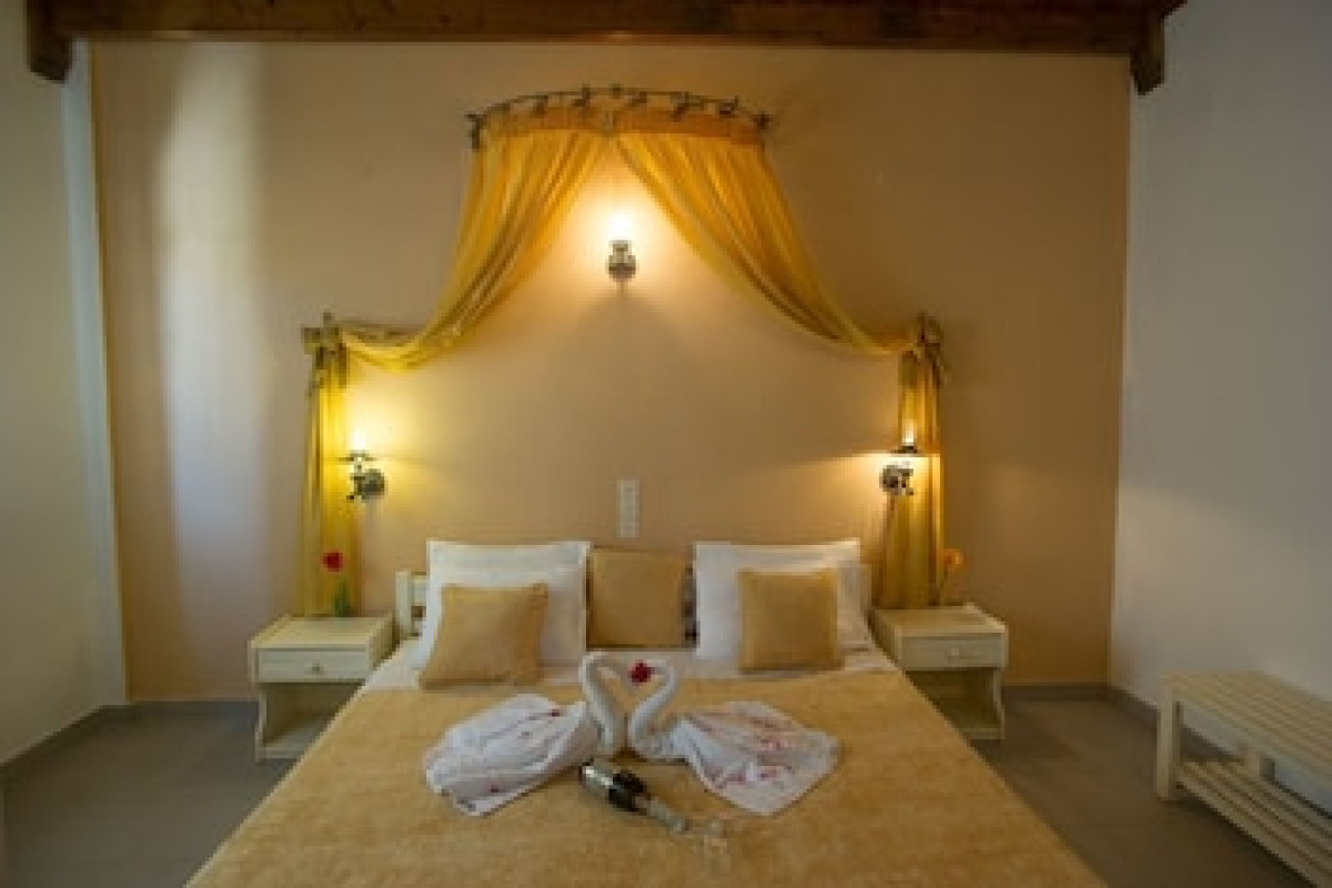 ANAGENESSIS VILLAGE HOTEL