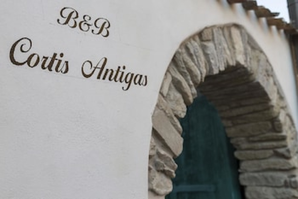 CORTIS ANTIGAS