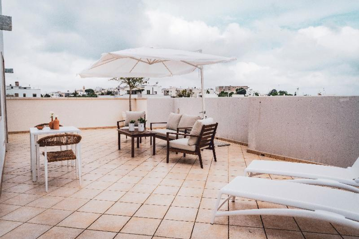 HIS MAJESTY HOTEL