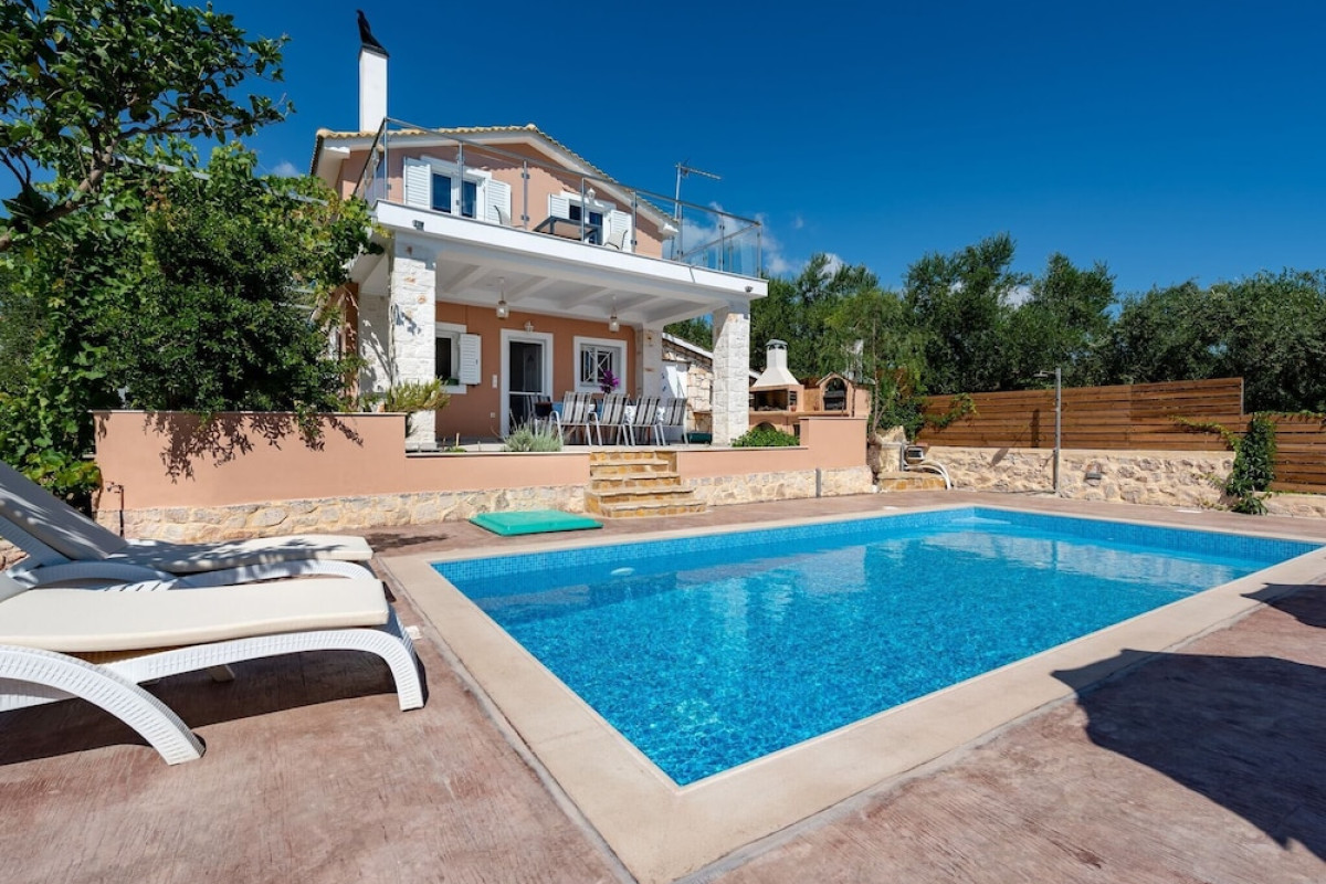 BEAUTIFUL HOUSE WITH PRIVATE POOL, PRIVACY AND SEA VIEW, NEAR Z