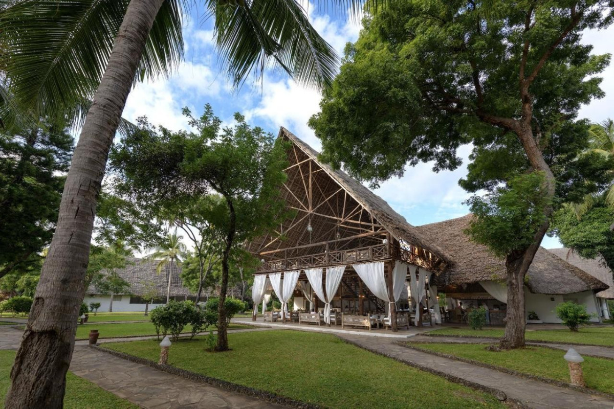 Sandies Tropical Village and Safari Tsavo Explorer RO
