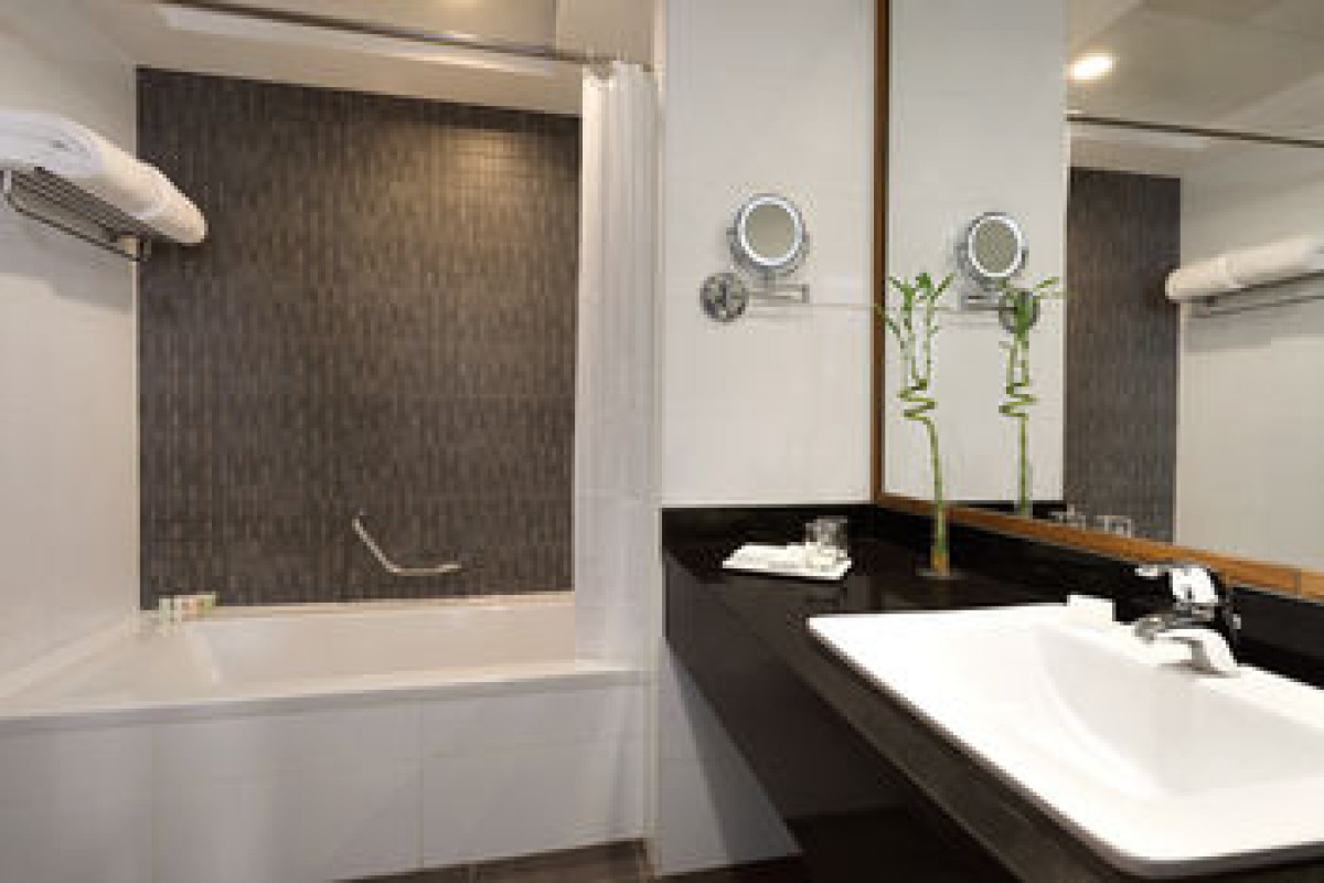 RAMADA BY WYNDHAM ABU DHABI CORNICHE