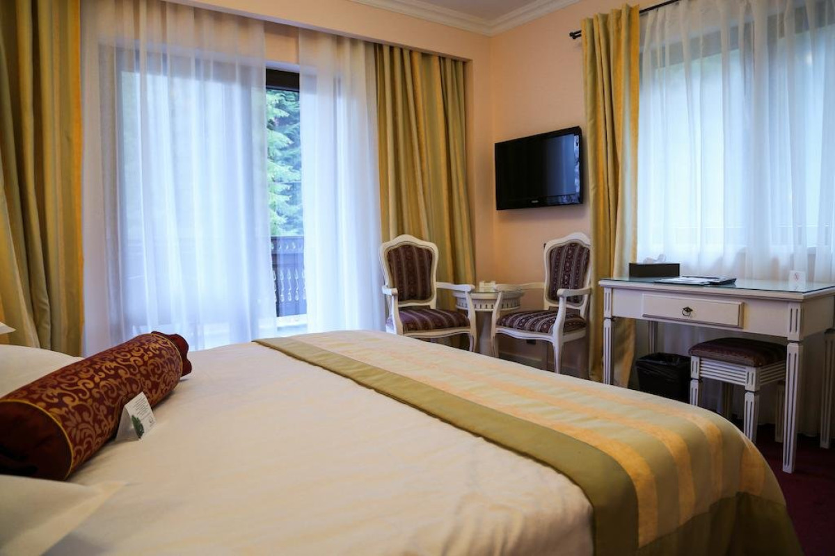 HOTEL FOISORUL CU FLORI
