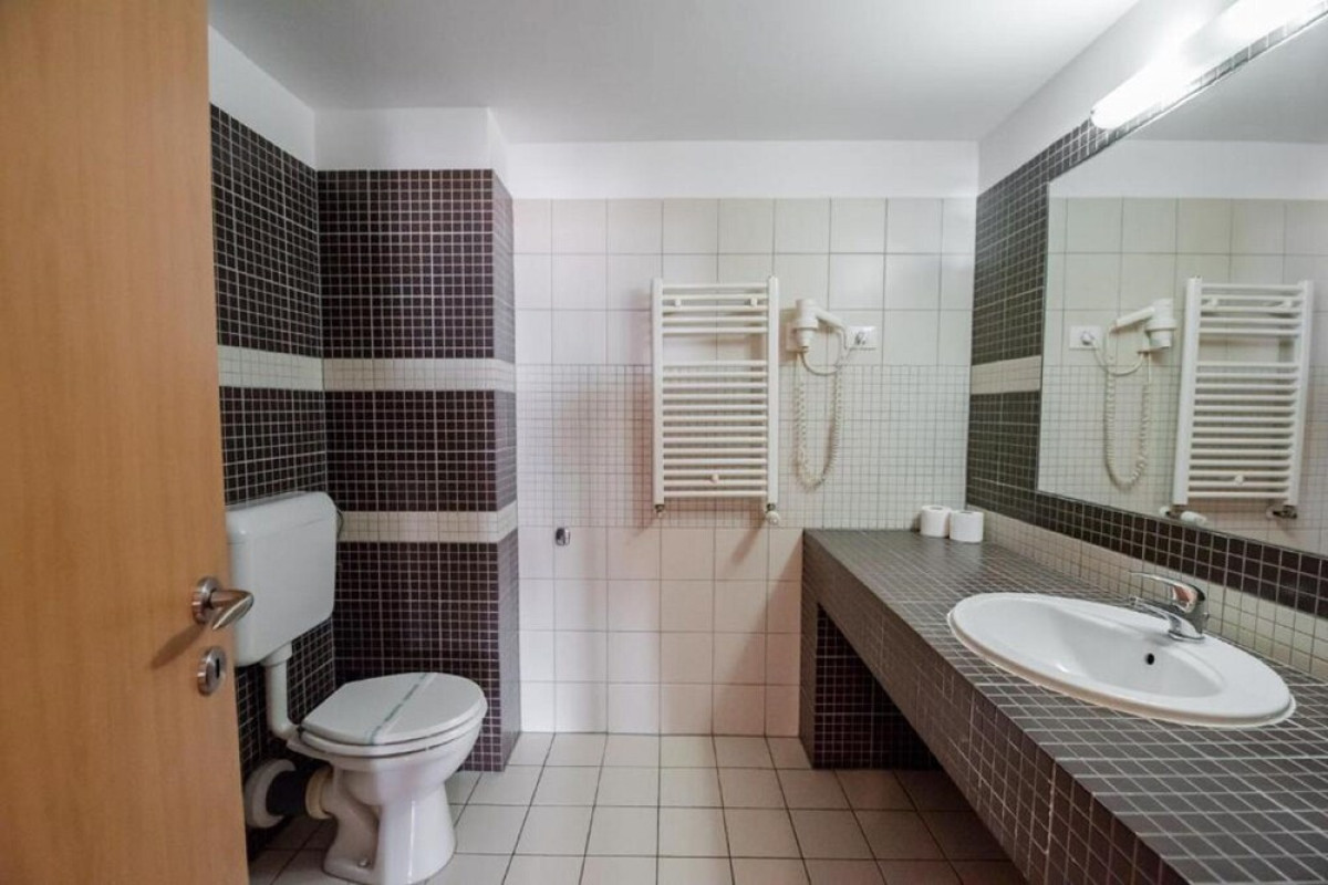 OXFORD INNS  SUITES
