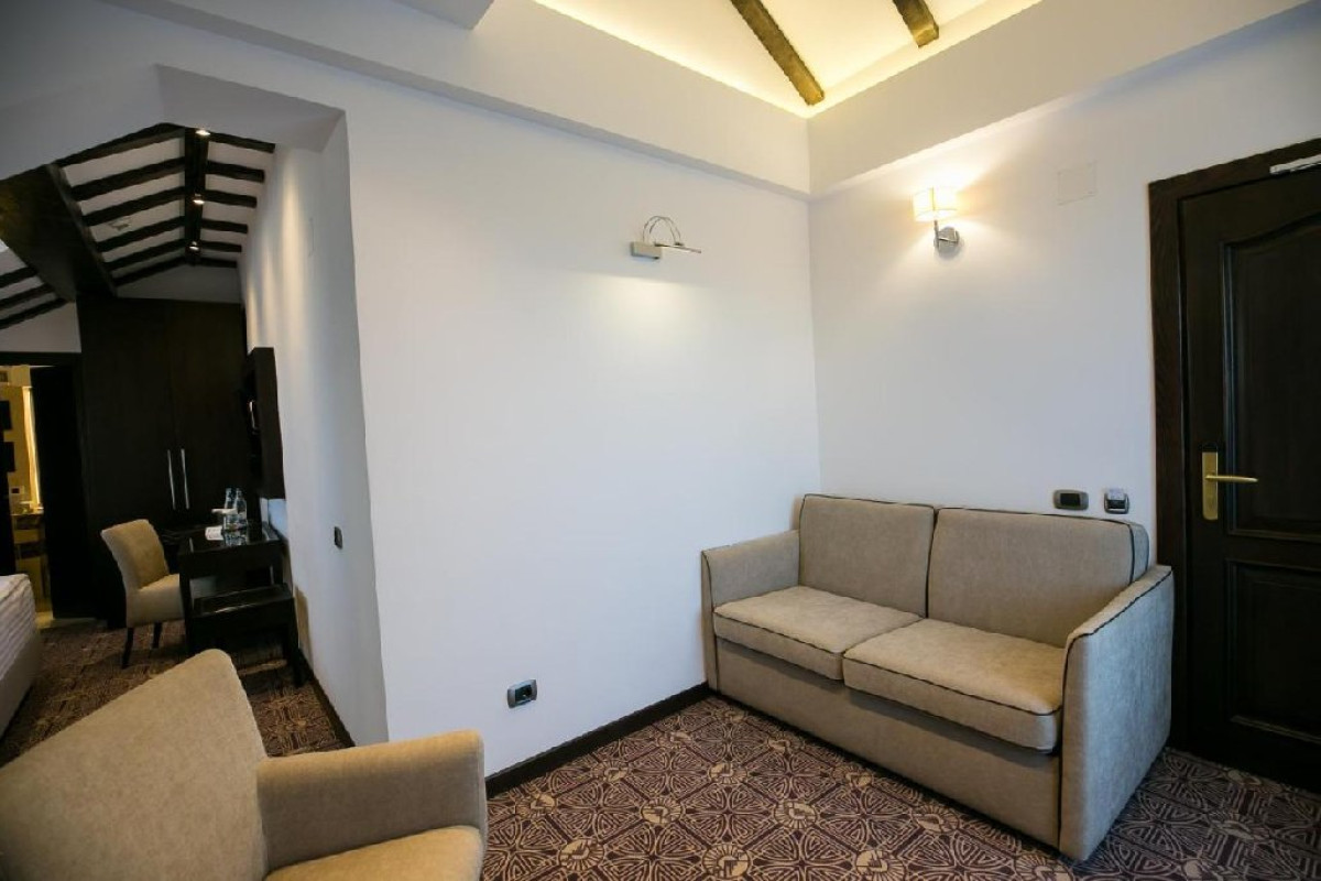 HOTEL CASTELNOR