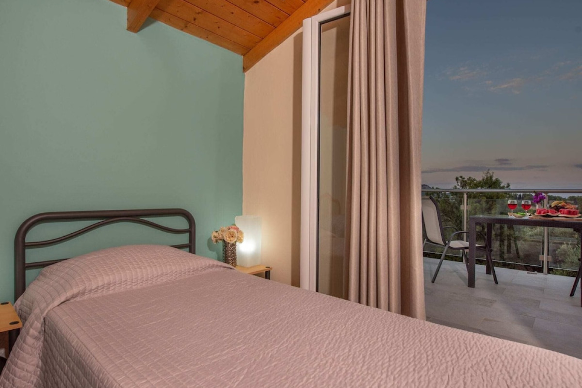 BEAUTIFUL HOUSE WITH PRIVATE POOL, PRIVACY AND SEA VIEW, NEAR Z