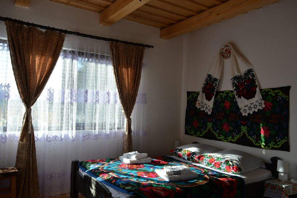 CASA MARAMURESEANA LARISA