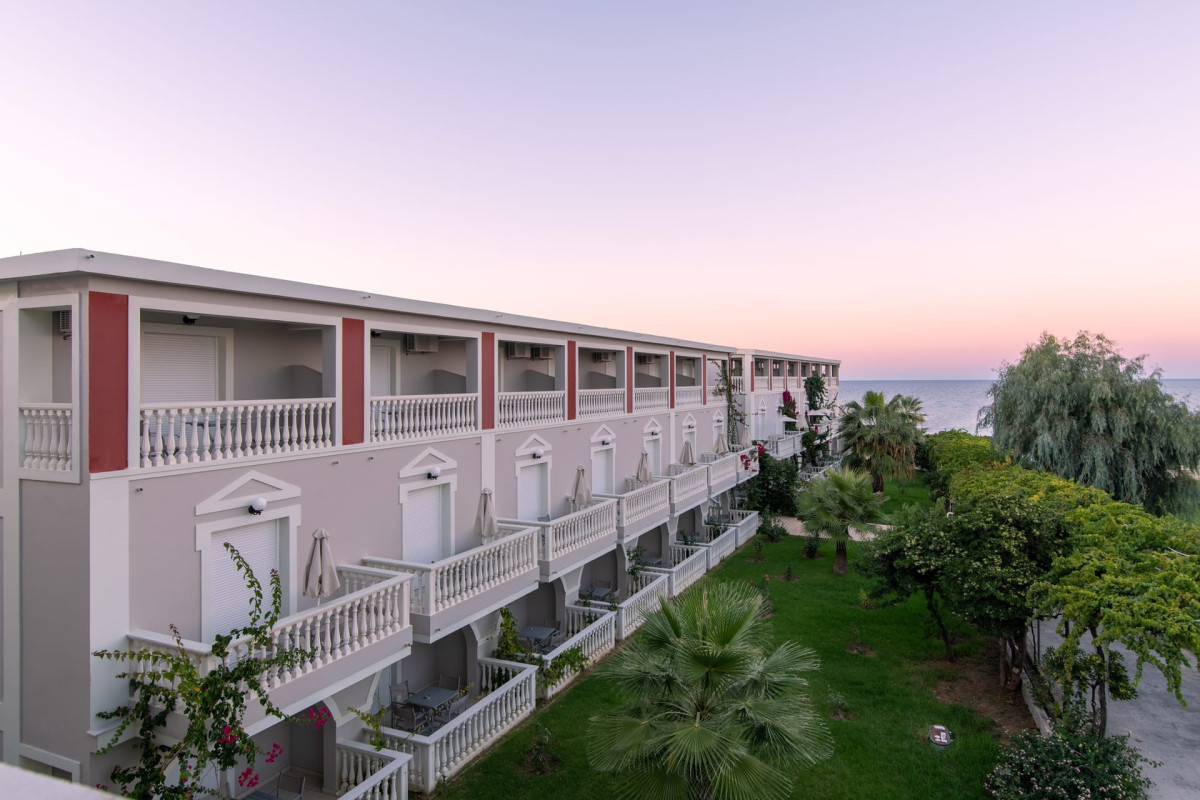 Belussi Beach Hotel & Suites
