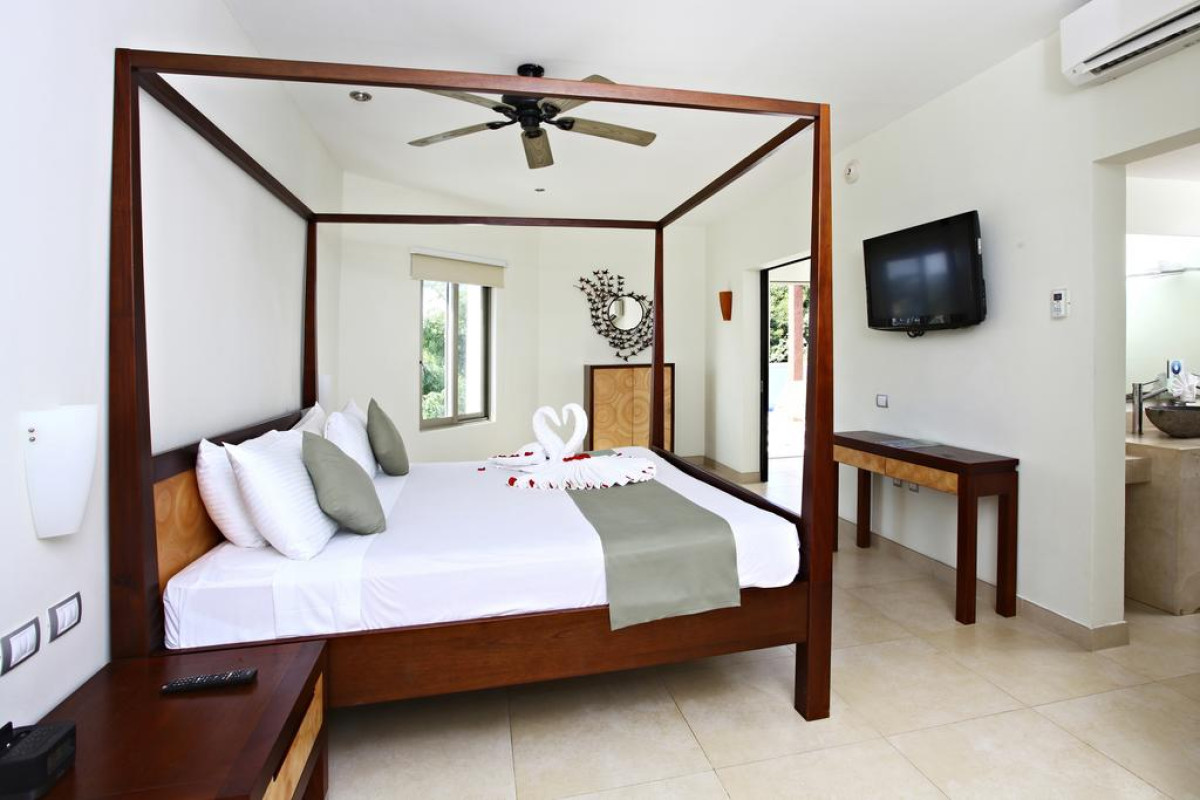 Sandos Caracol Eco Resort